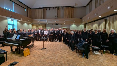 Entire-chorus-in-chorus-room